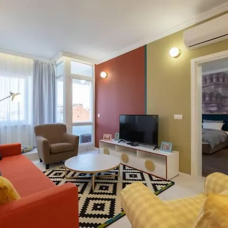 Superb 1bdr In Center